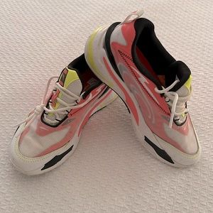 US 6.5 child/ 7.5 woman Puma running system